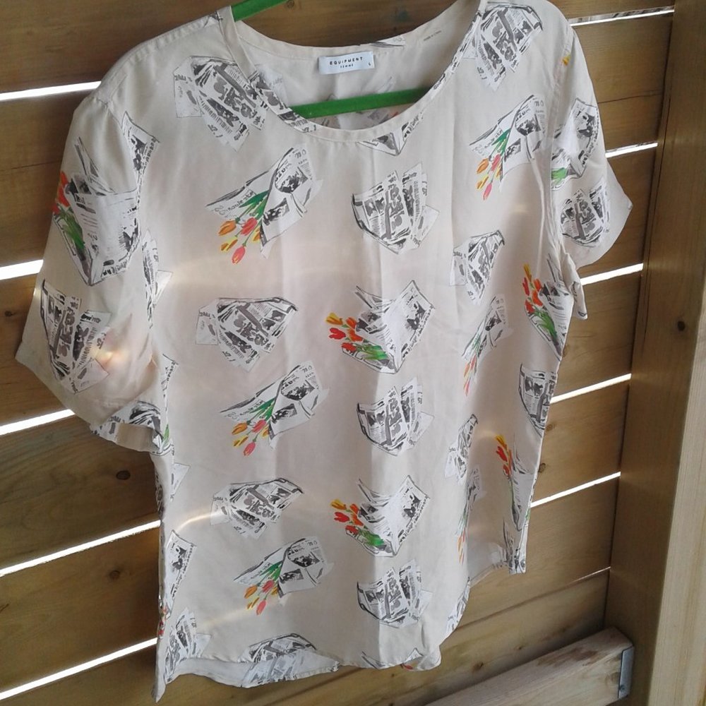 Rare Equipment 100% silk tulips and newspaper novelty print T-shirt top